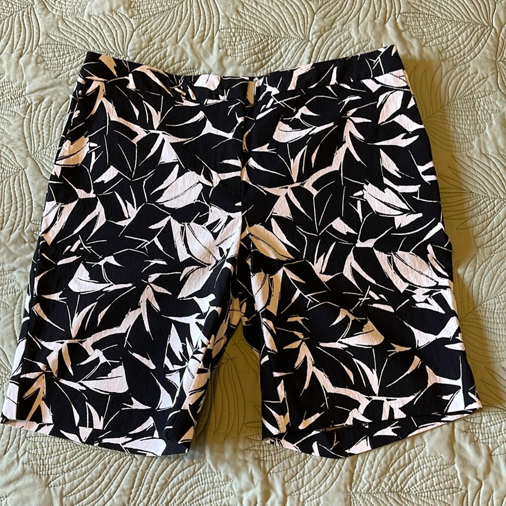 SENXCOVER Women’s shorts, black and white pattern, stretchy fabrics, size 8